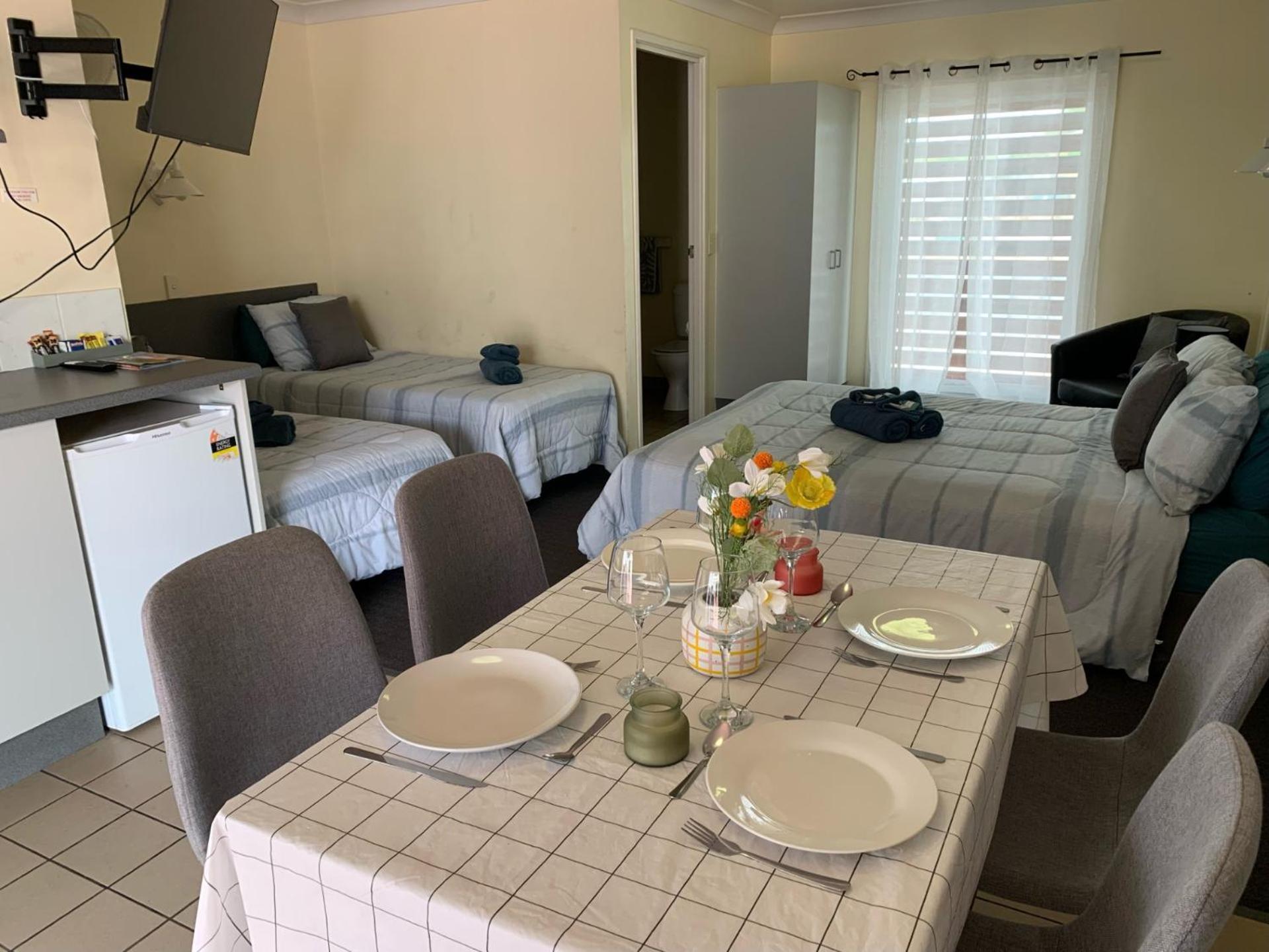 Central Point Motel Маунт-Айза Экстерьер фото